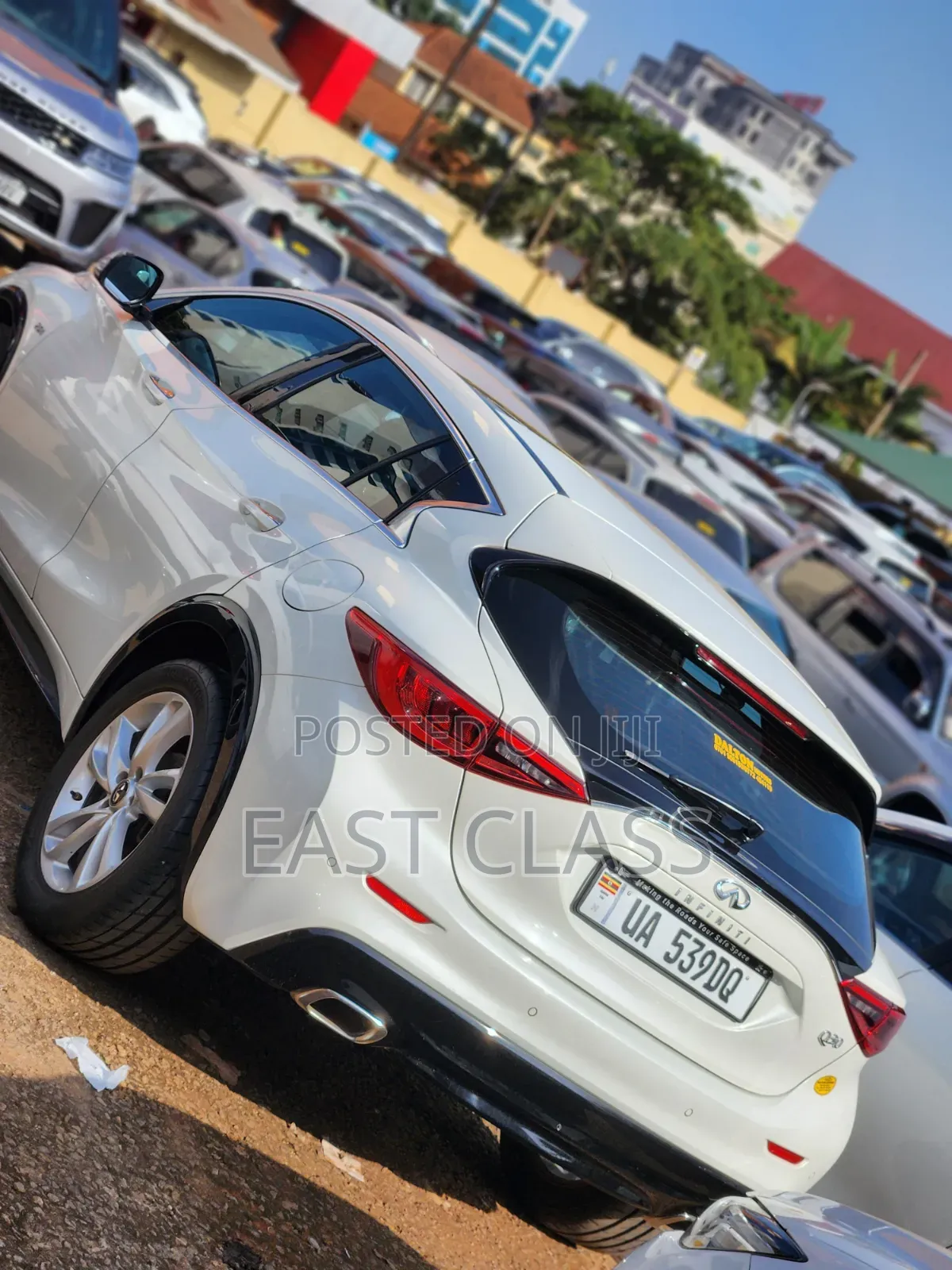 Infiniti Q30 2017 White
