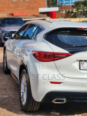 Infiniti Q30 2017 White