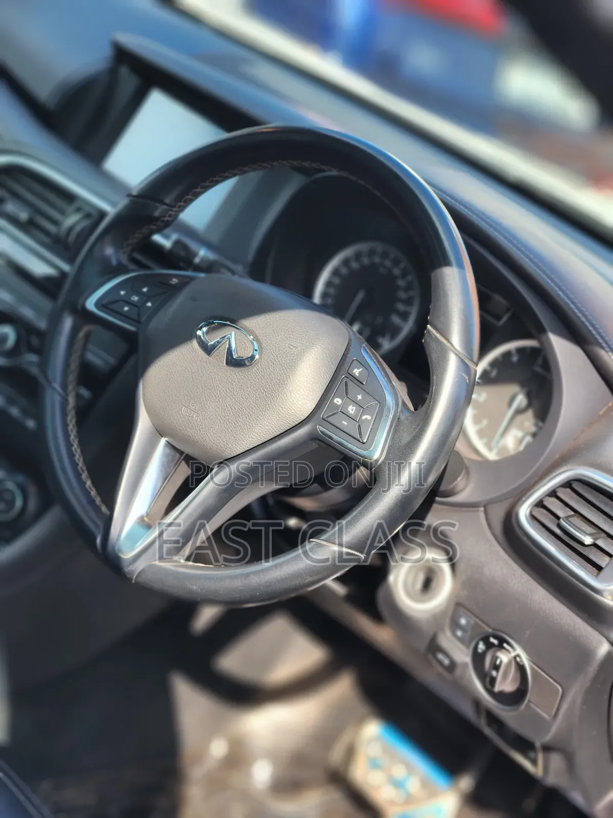 Infiniti Q30 2017 White