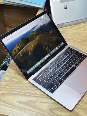 Laptop Apple MacBook Pro 2018 16GB Intel Core i7 SSD 256GB