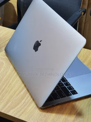 Laptop Apple MacBook Pro 2018 16GB Intel Core i7 SSD 256GB