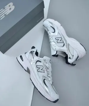 New Balance 530 Sneakers. Silver White