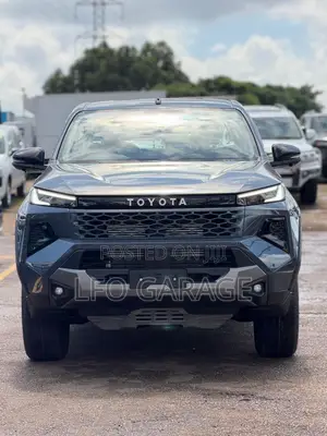 New Toyota Hilux 2025 Gray