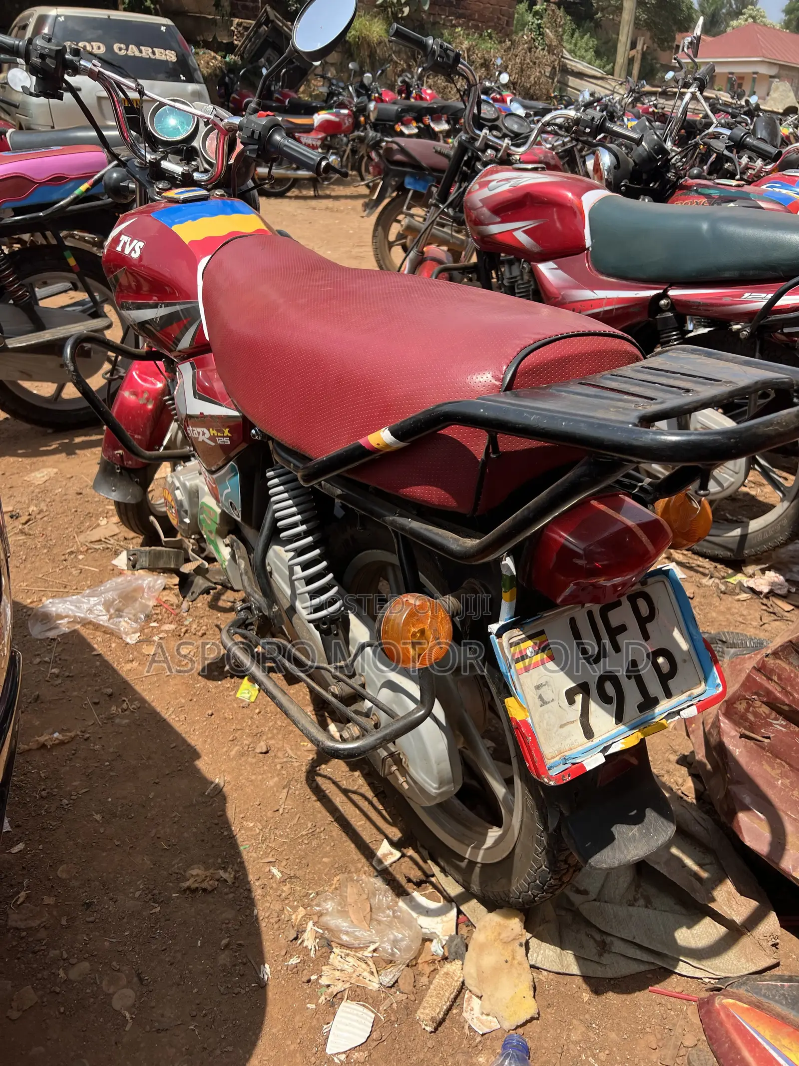 TVS HLX 125 2022 Red