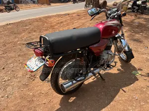 Bajaj Boxer 100 2022 Red