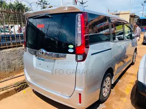 Toyota Noah 2.0 AWD (6 Seater) 2014 Silver