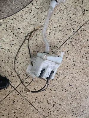 Toyota Noah 2010 - 2012 Windshield Washer Reservoir Tank