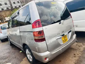 Toyota Noah 2003 Silver