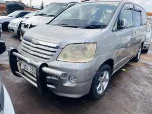 Toyota Noah 2003 Silver