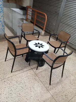 Stylish Restaurant Garden Bar Chair and Round Table Set