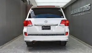 Toyota Land Cruiser 4.6 V8 AX 2013 White