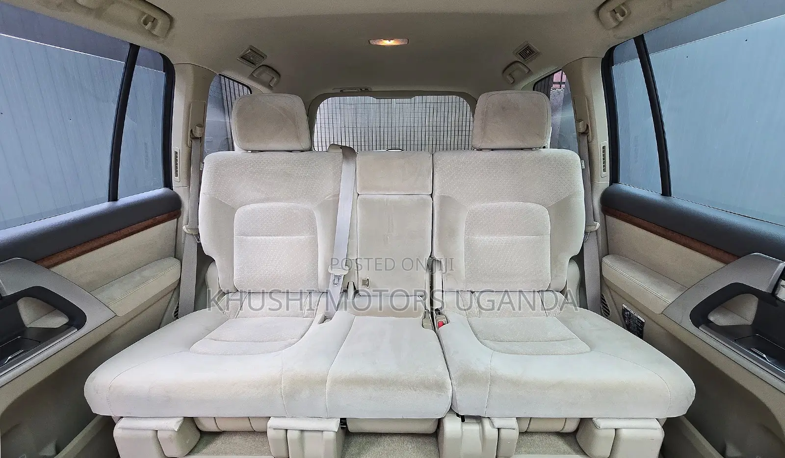 Toyota Land Cruiser 4.6 V8 AX 2013 White
