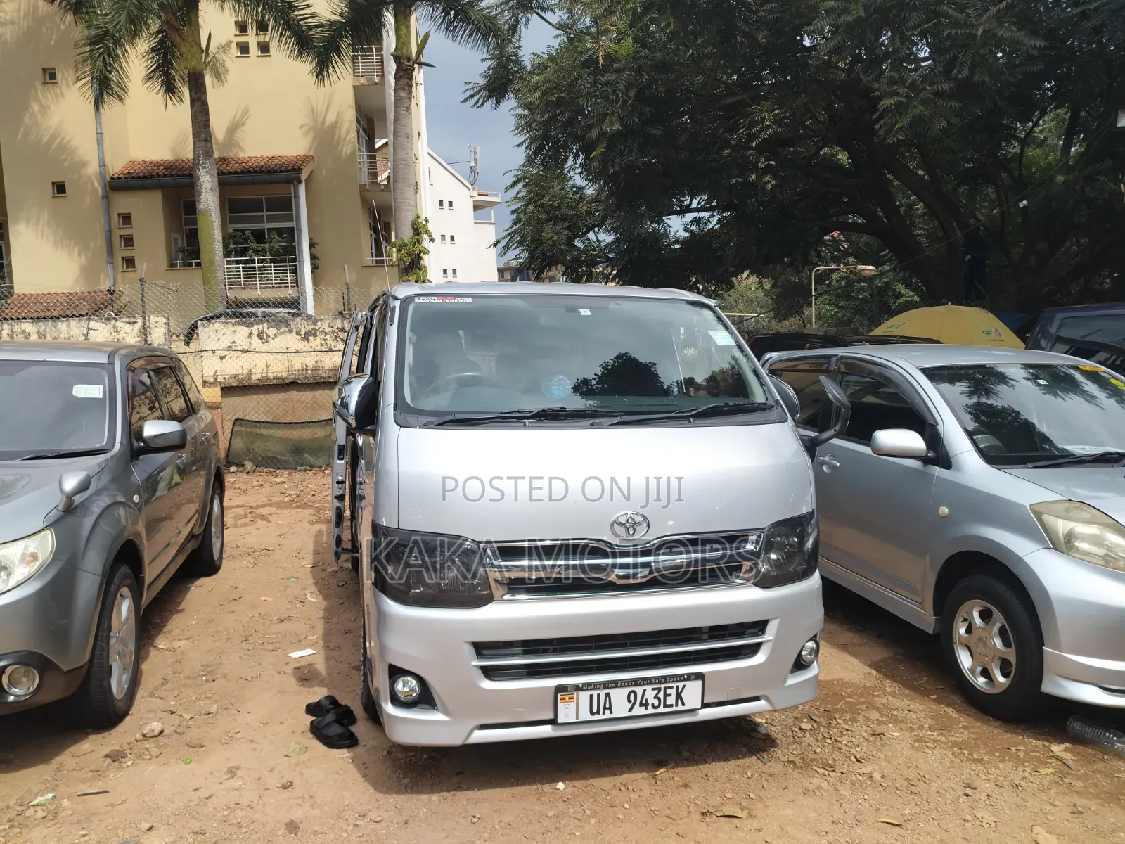 Toyota HiAce 2011 Silver