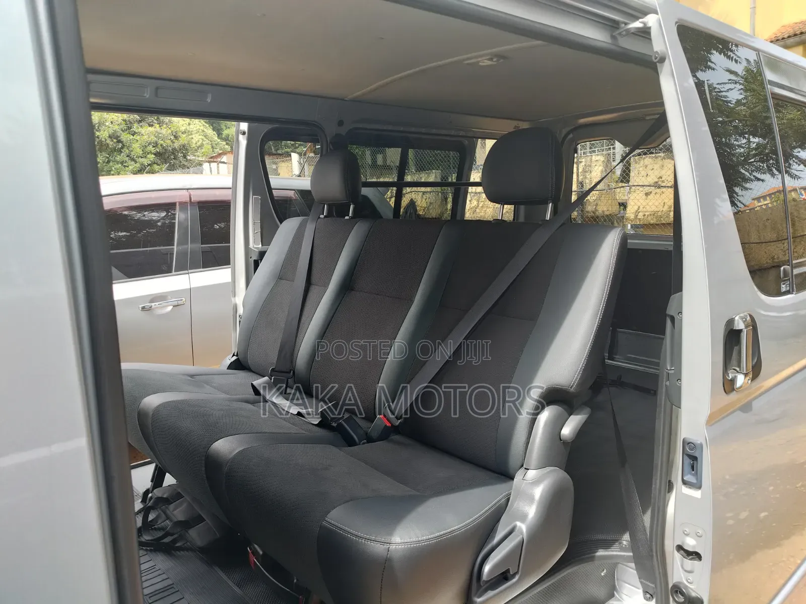 Toyota HiAce 2011 Silver