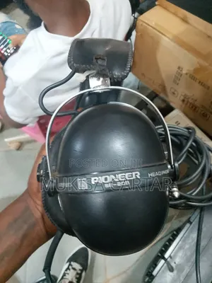 Pioneer Se-205 Headphones