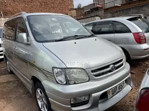 Toyota Noah 2001 Silver