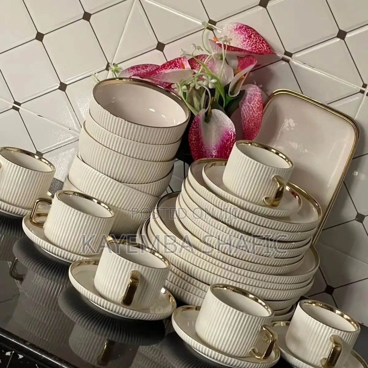 New 32-Piece Premium Ribbed Porcelain Dinner Set - White Gold