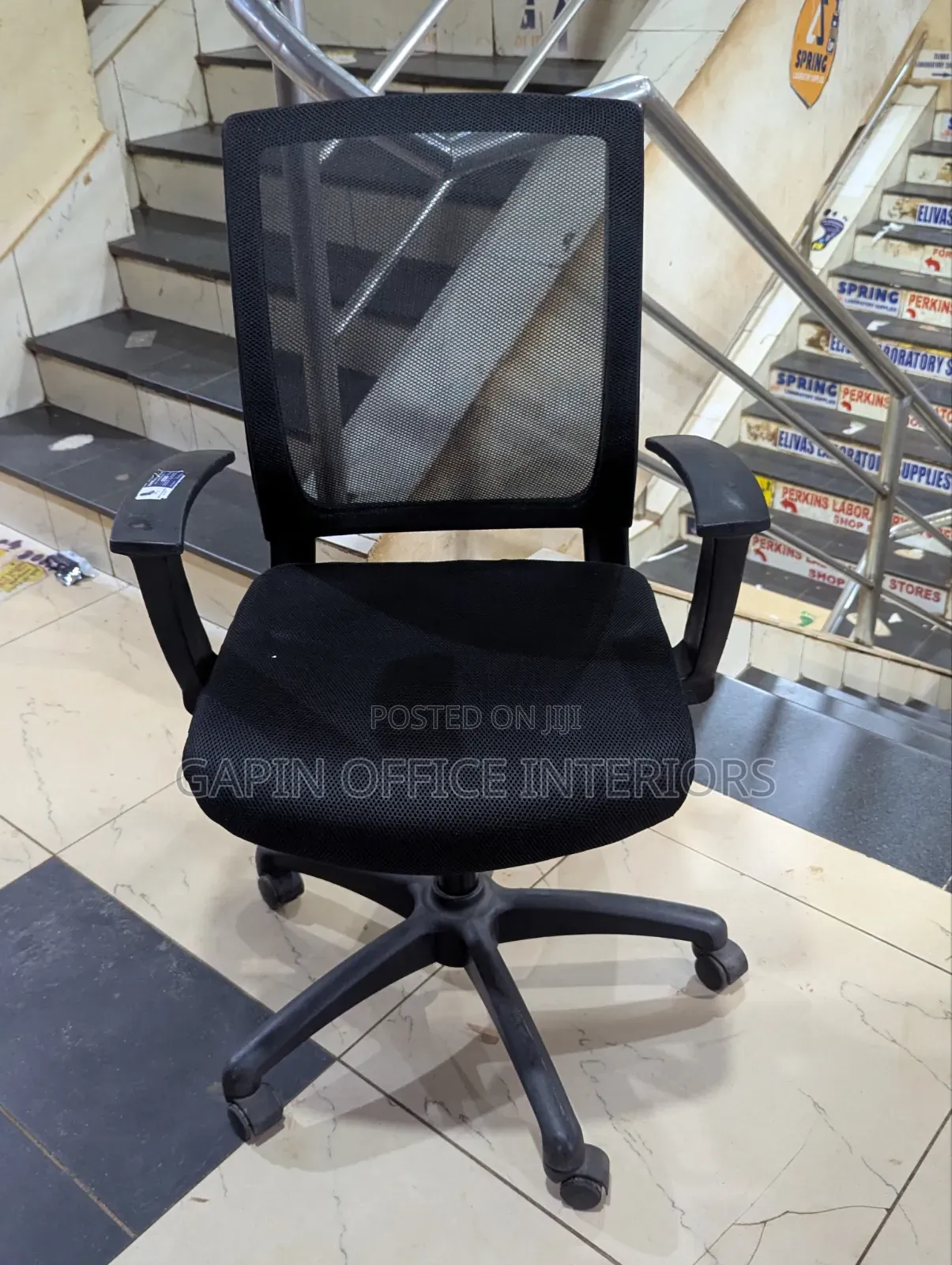 Refurbished Mesh Back Office Chair With Fixed Armrets