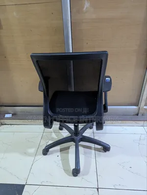 Refurbished Mesh Back Office Chair With Fixed Armrets