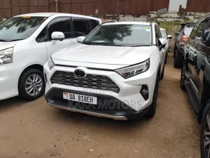 Toyota RAV4 2021 White