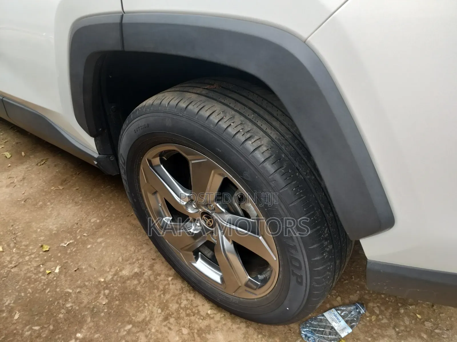 Toyota RAV4 2021 White