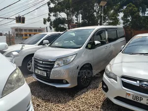 Toyota Noah 2018 Silver