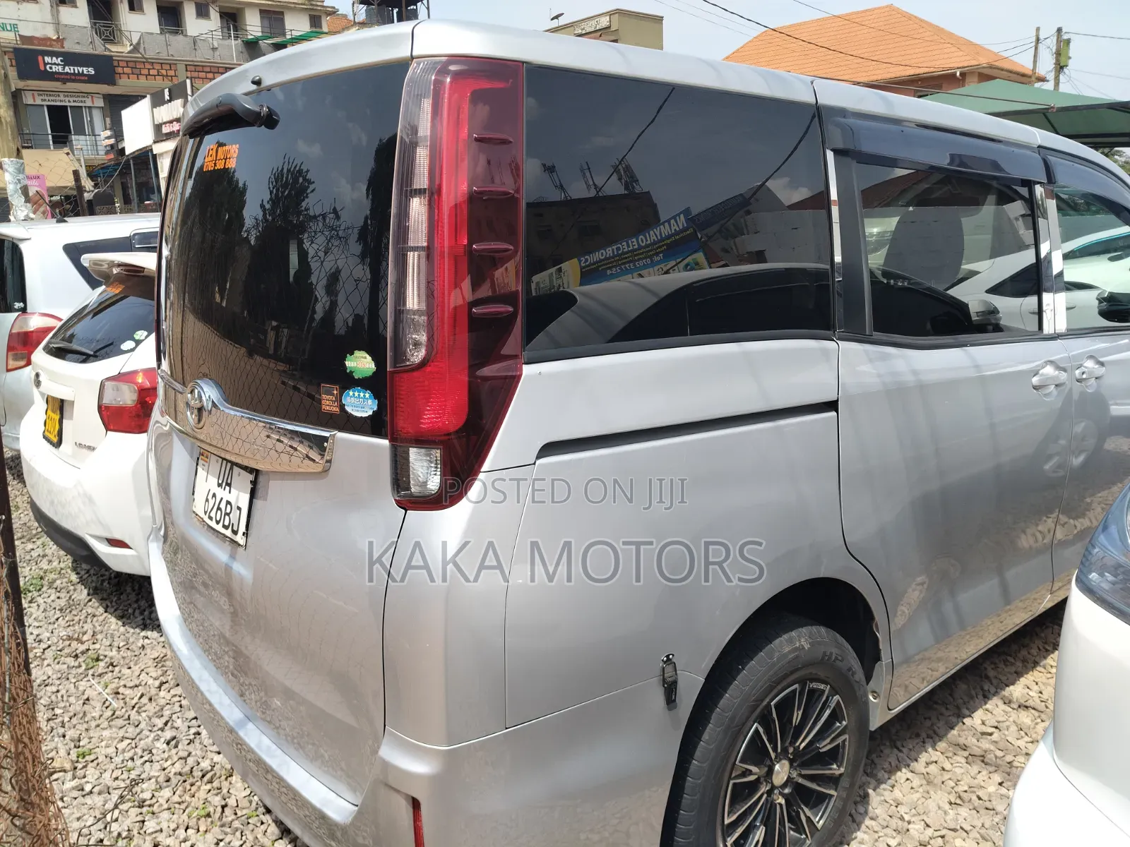 Toyota Noah 2018 Silver