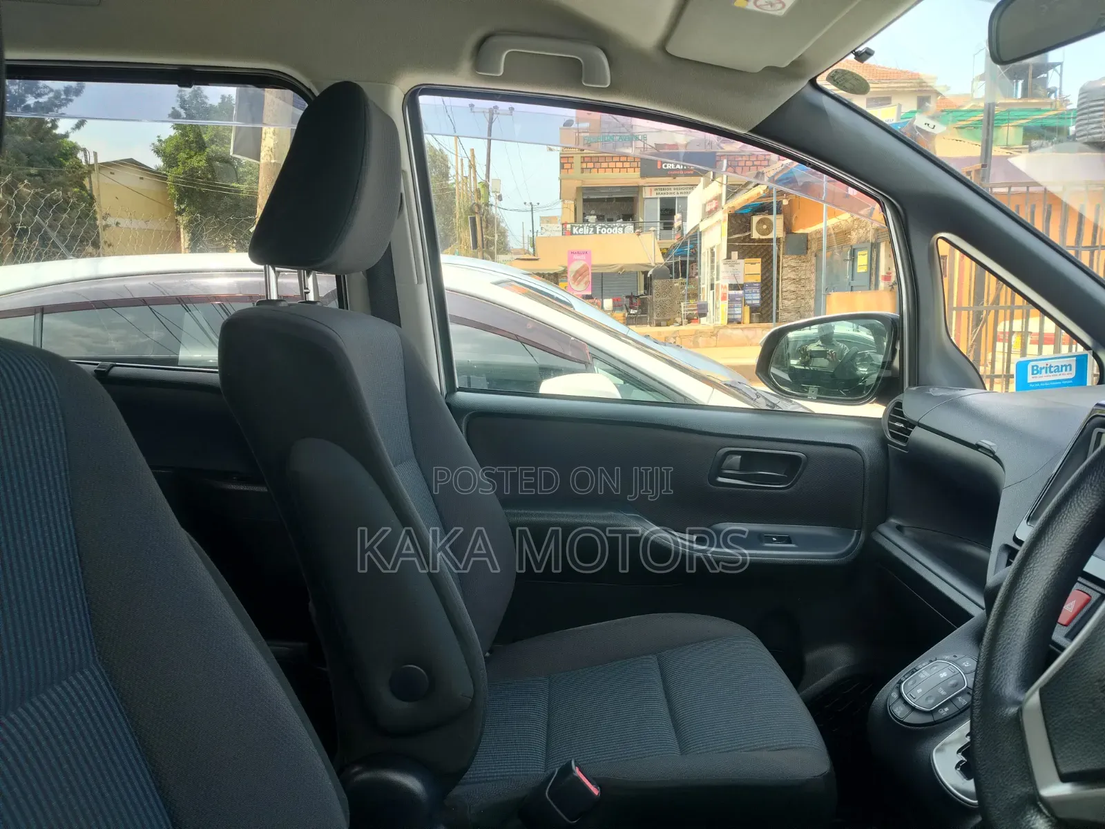 Toyota Noah 2018 Silver