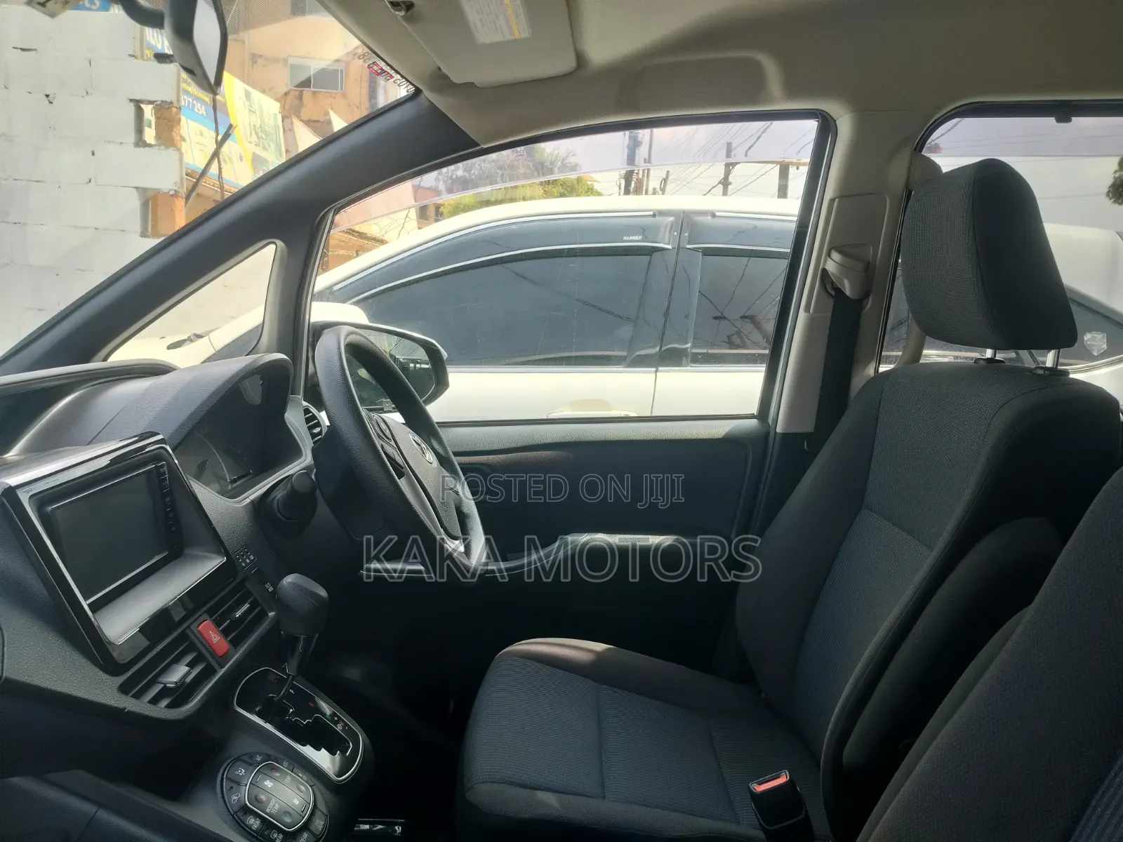 Toyota Noah 2018 Silver
