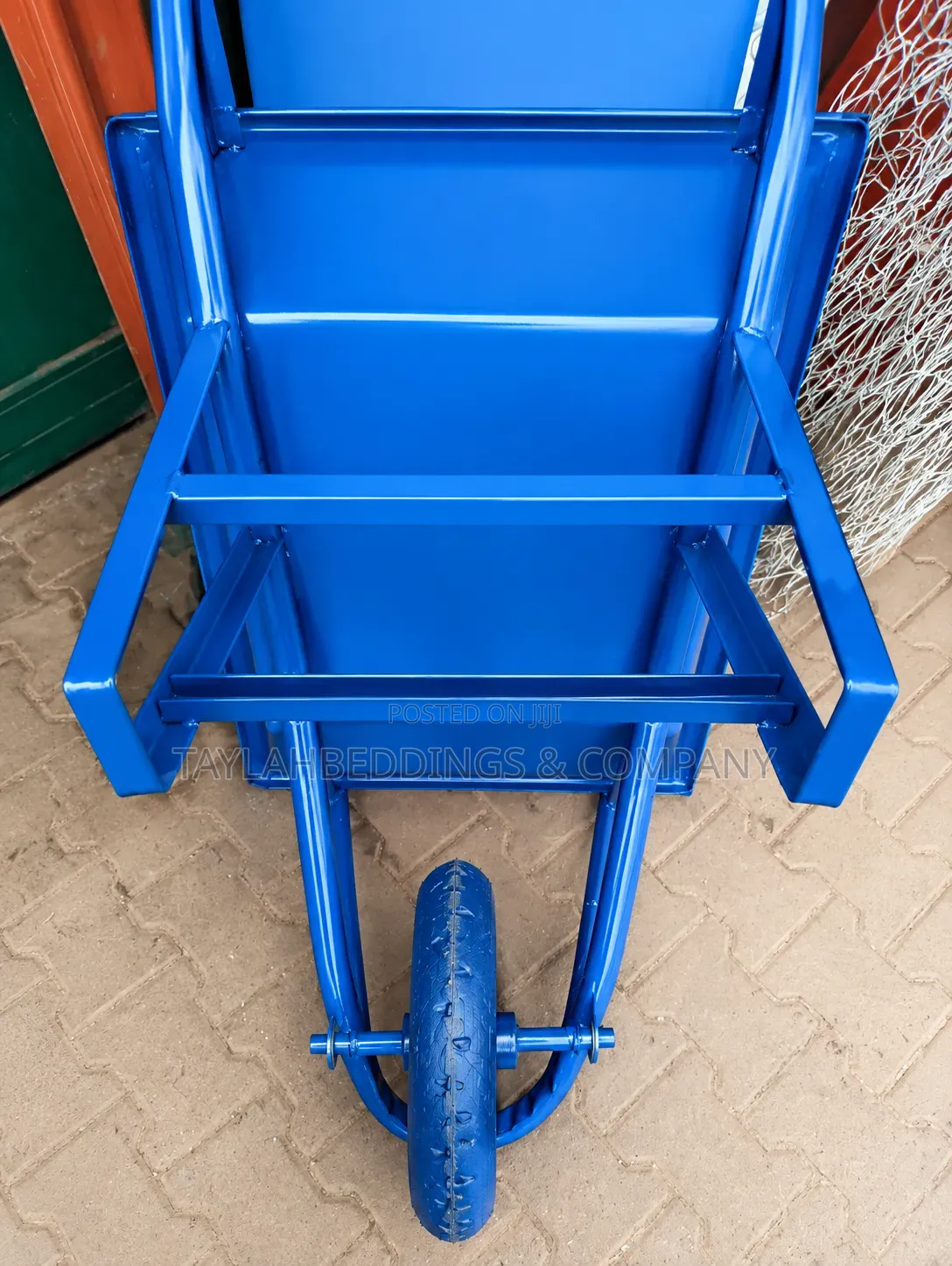 Heavy-Duty Machine-Welded Construction Wheelbarrows Maximum Durability