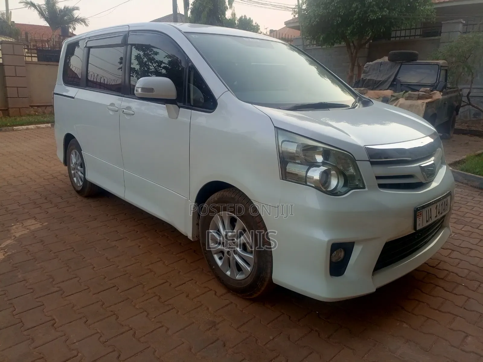 Toyota Noah 2013 White