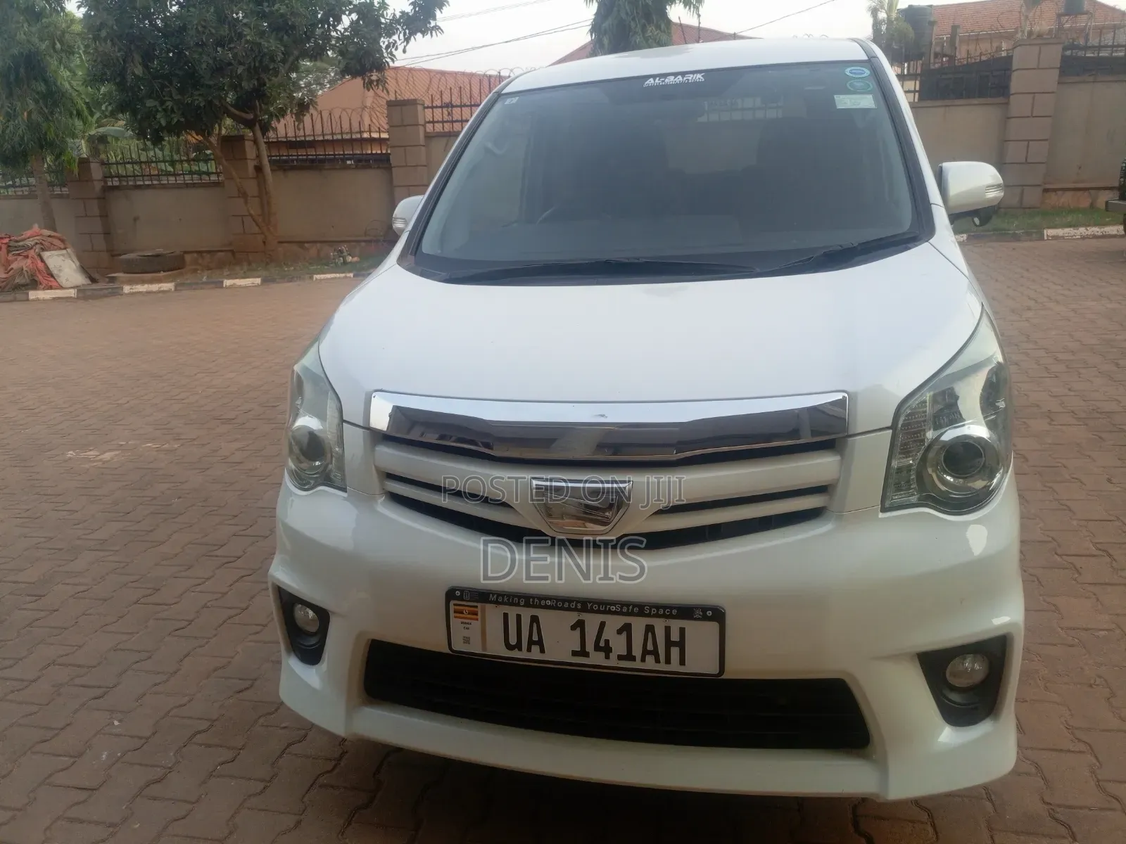 Toyota Noah 2013 White