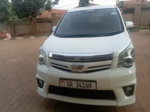 Toyota Noah 2013 White