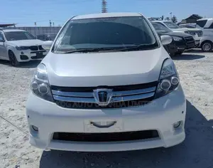 Toyota ISIS 2.0 Platana V-selection 2WD 2011 Pearl