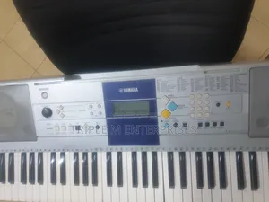 Piano Yamaha Psre323