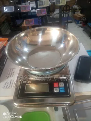 Electronic Scale With a Large Stainless Steel Bowl