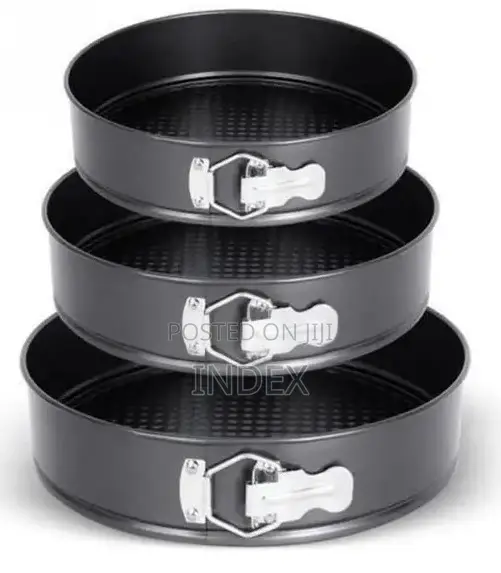 A Set of 3 Round Non-Stick Baking Mould Pans- Black