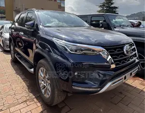 Toyota Fortuner 2.4 D AWD 2023 Blue