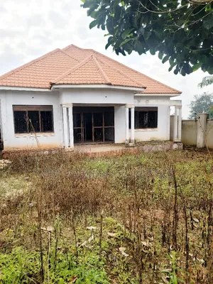 3bdrm Bungalow in Kitende Ntebe Rd, Central Division for sale