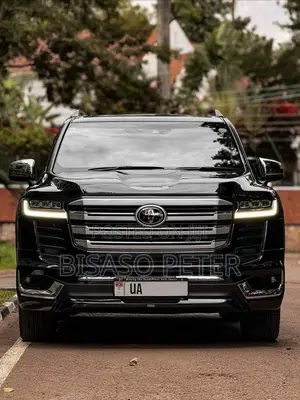 Toyota Land Cruiser LC300 2023 Black