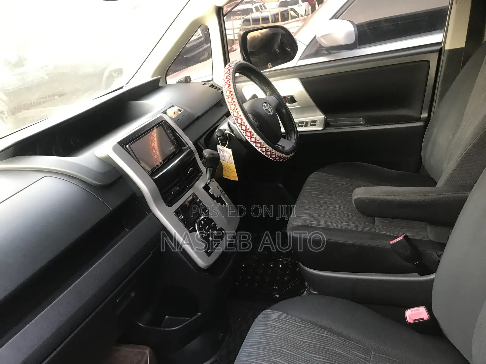 Toyota Noah 2012 White