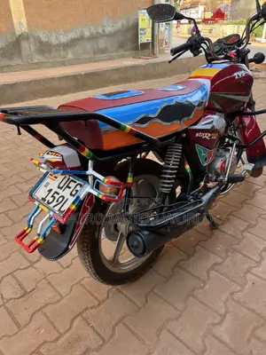 TVS HLX 125 2022 Red