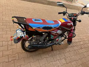 TVS HLX 125 2022 Red