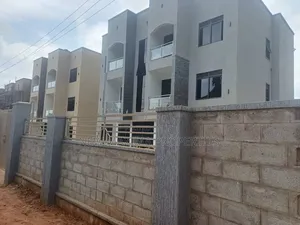 6bdrm Block of Flats in Lubowa Quality, Central Division for sale