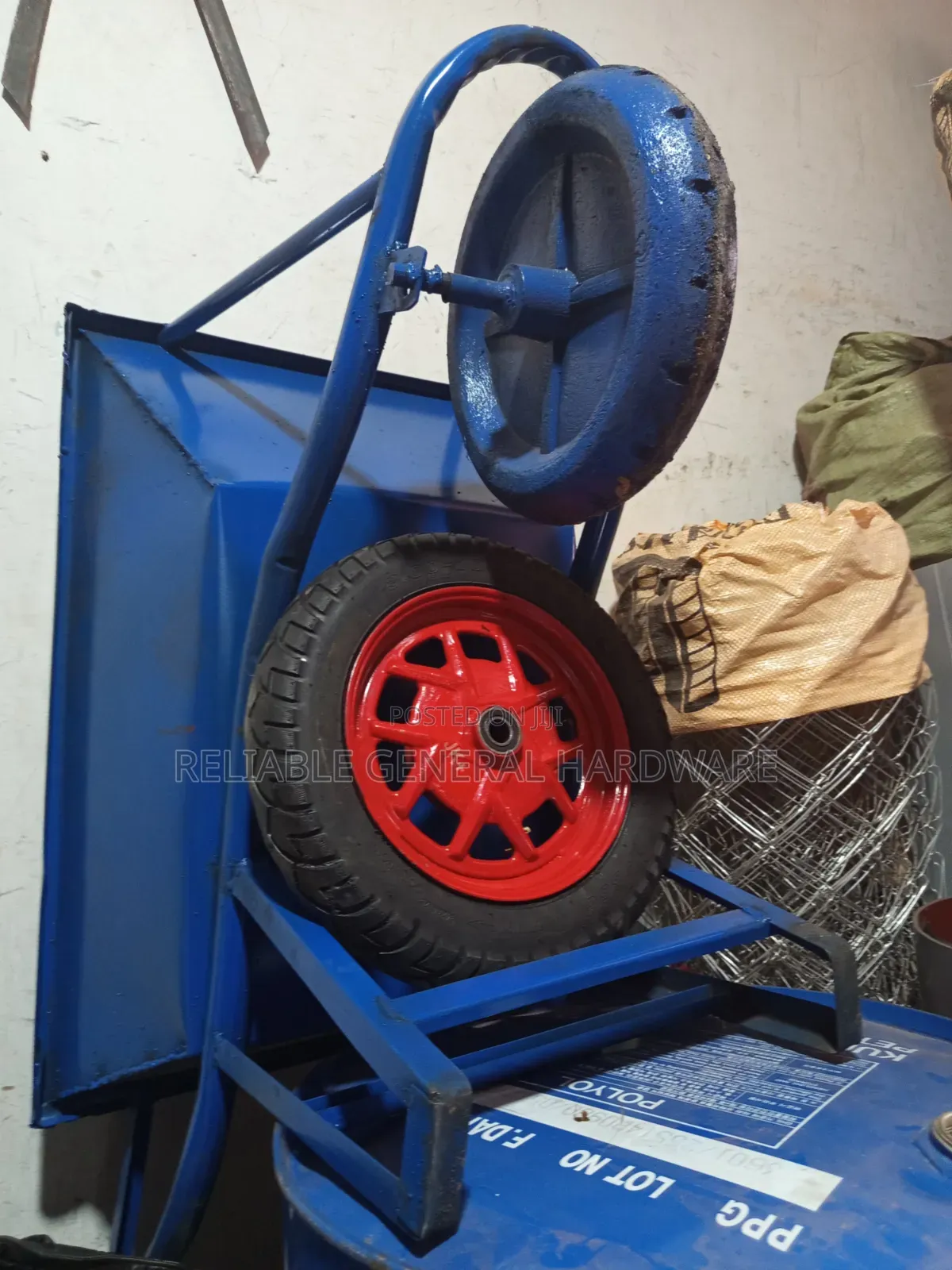 Wheelbarrow With Heavy Duty Spare Tyre