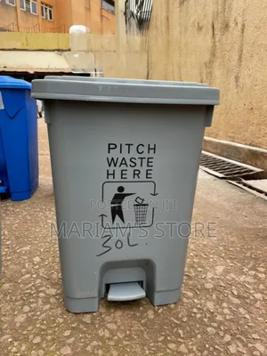 30l Plastic Pedal Waste Bin Designed for Commercial or Outdoor Use.