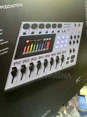 Zoom Podtrak P8 Podcast Production Studio