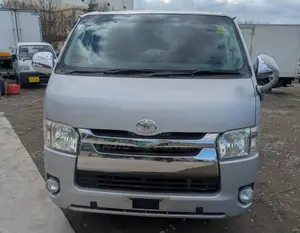 Toyota HiAce 2014 Silver
