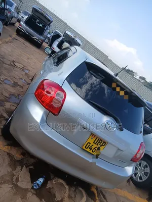 Toyota Auris 2010 Silver