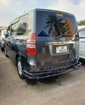 Toyota Noah 2012 Gray
